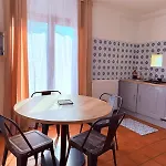 Maison Familiale A , 2 , Jardin , Piscine Et Parking Tatil Evi *