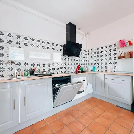 Dom wakacyjny Maison Familiale A , 2 , Jardin Et Parking *