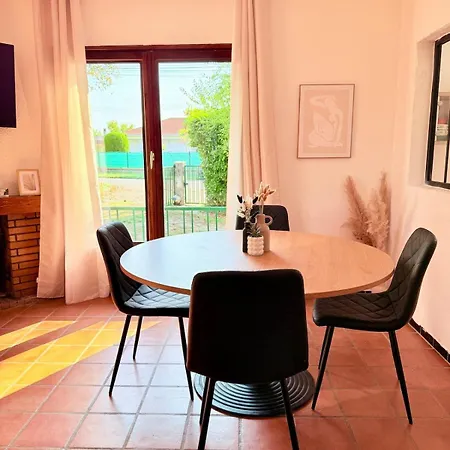 Maison Familiale A , 2 , Jardin , Piscine Et Parking Cugnaux